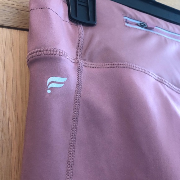 FABLETICS MID RISE ULTRACOOL REFLECTIVE LEGGING - Picture 7 of 9